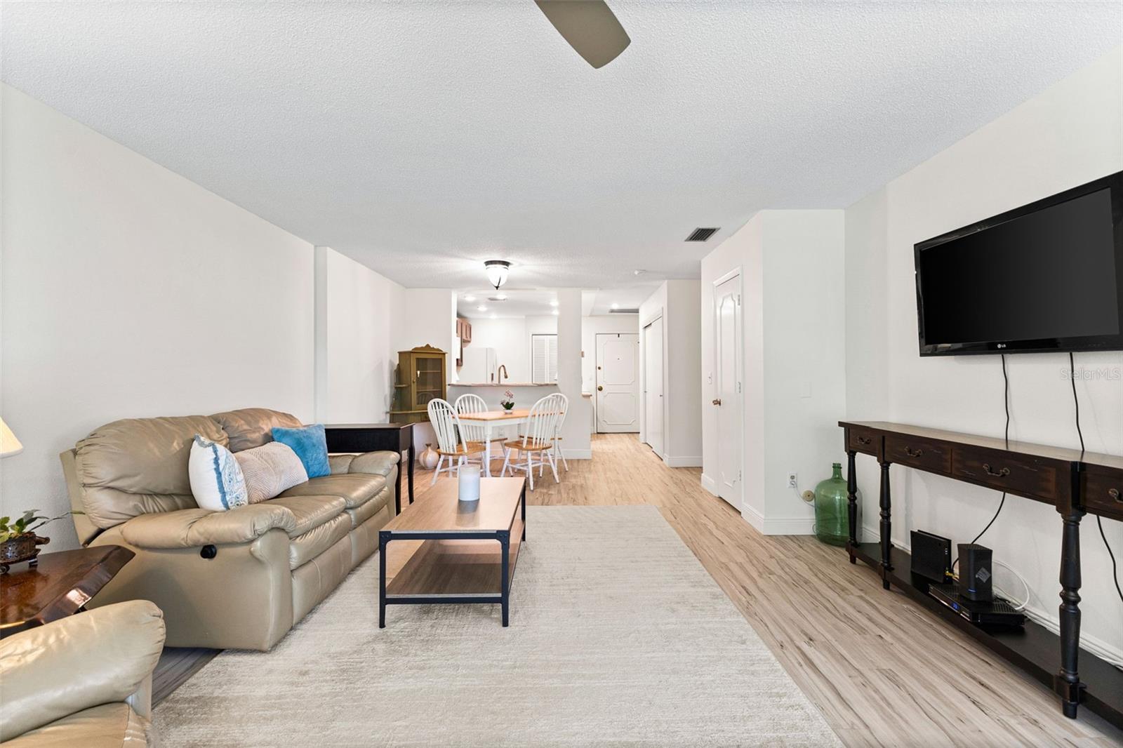 Image 10 of 40 For 100 Bluff View Drive 207b