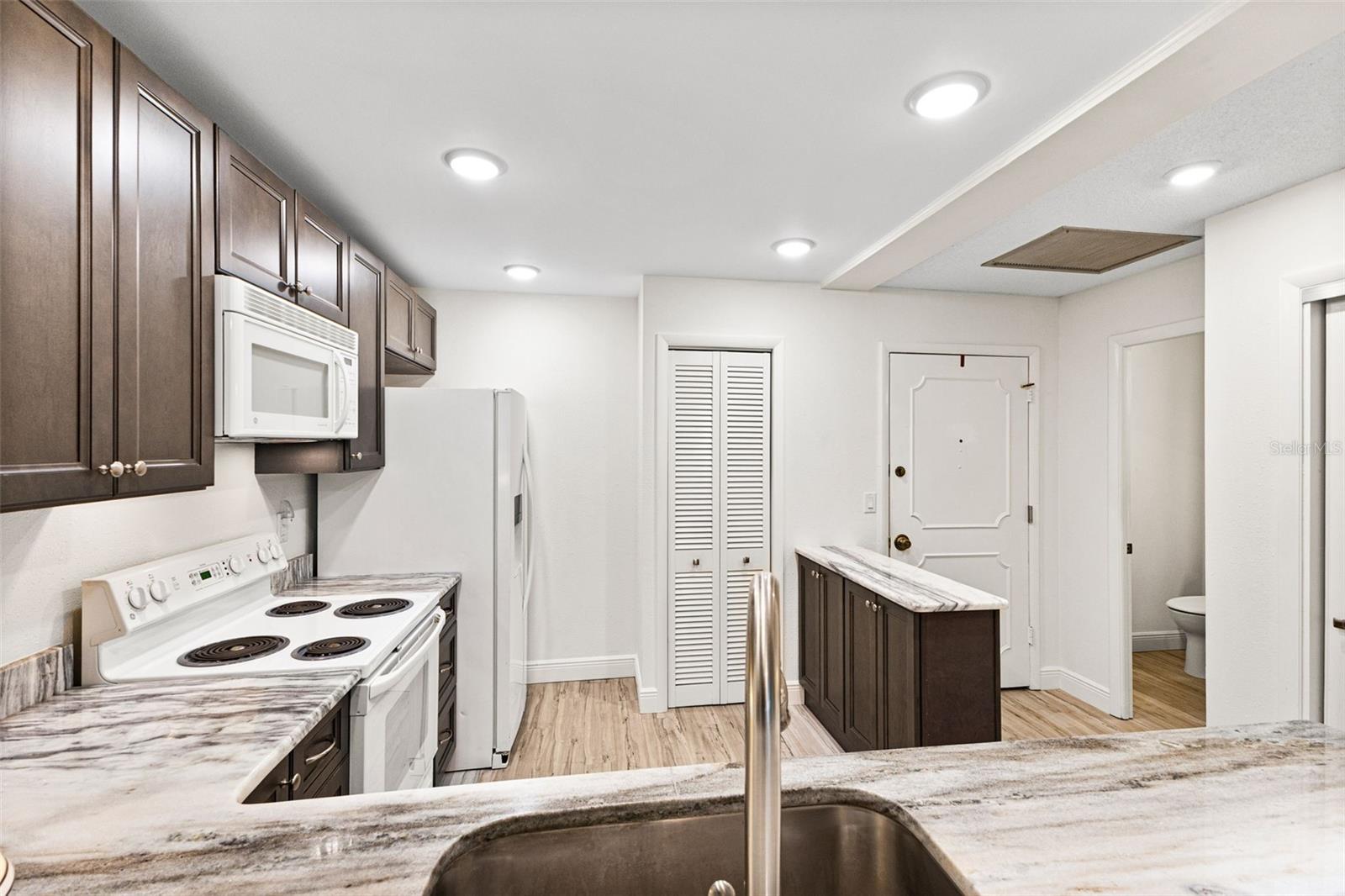 Image 12 of 40 For 100 Bluff View Drive 207b