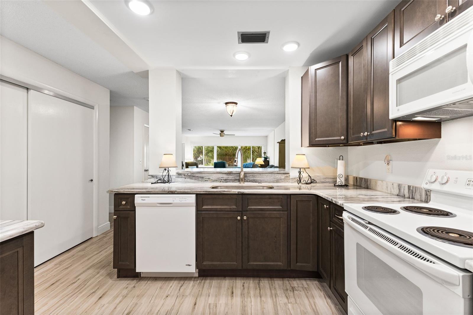 Image 13 of 40 For 100 Bluff View Drive 207b