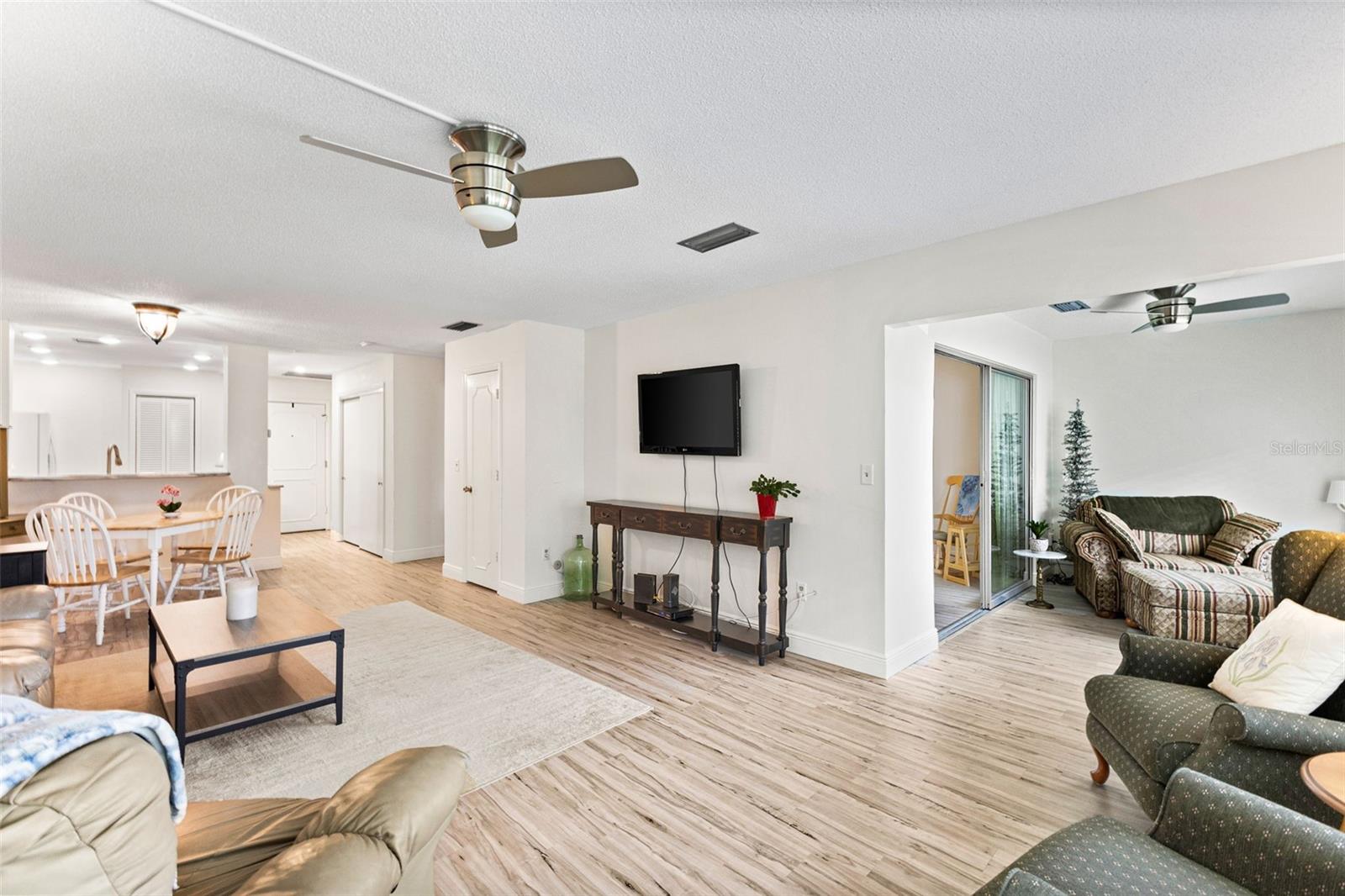 Image 14 of 40 For 100 Bluff View Drive 207b