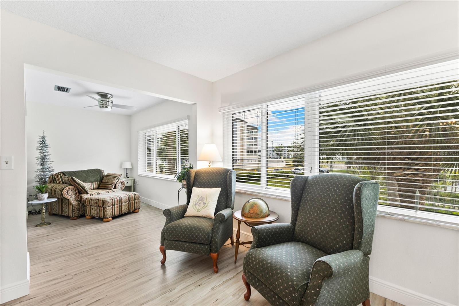 Image 16 of 40 For 100 Bluff View Drive 207b