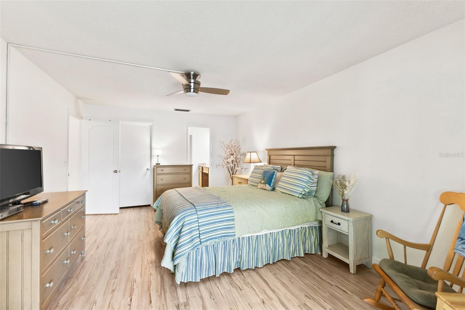 Image 20 of 40 For 100 Bluff View Drive 207b