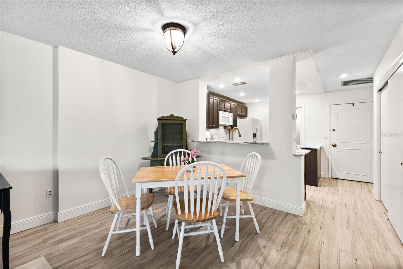 Image 27 of 40 For 100 Bluff View Drive 207b