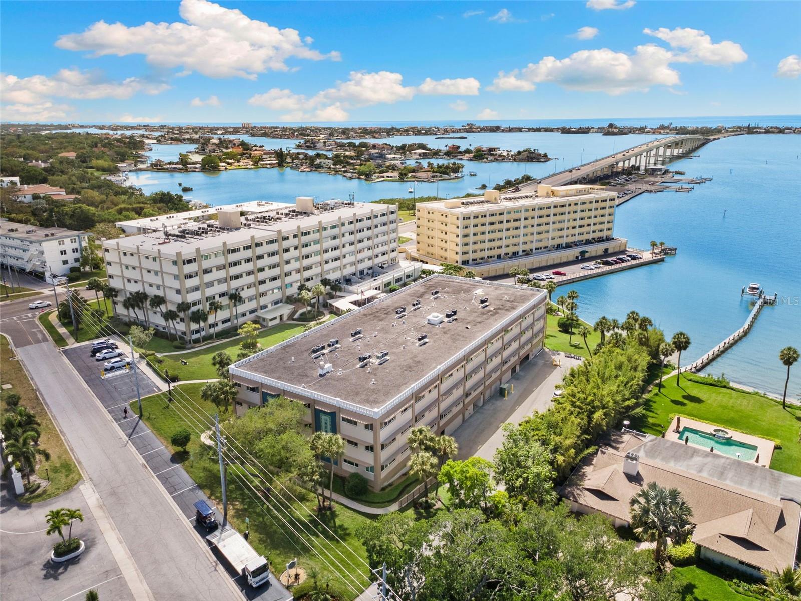 Image 30 of 40 For 100 Bluff View Drive 207b