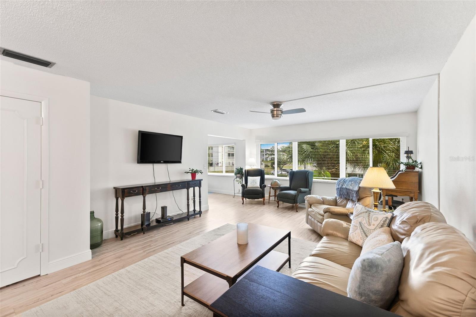 Image 4 of 40 For 100 Bluff View Drive 207b