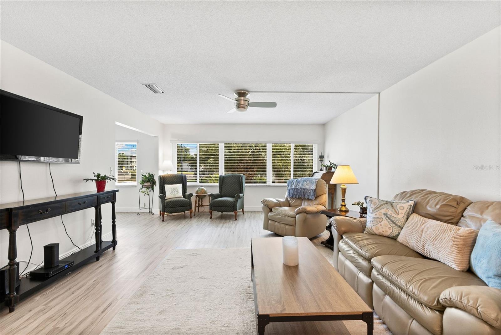 Image 5 of 40 For 100 Bluff View Drive 207b