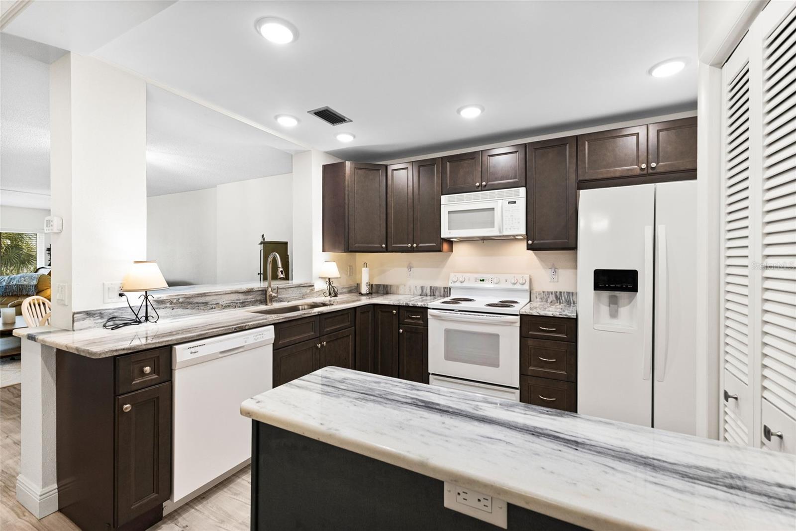 Image 7 of 40 For 100 Bluff View Drive 207b