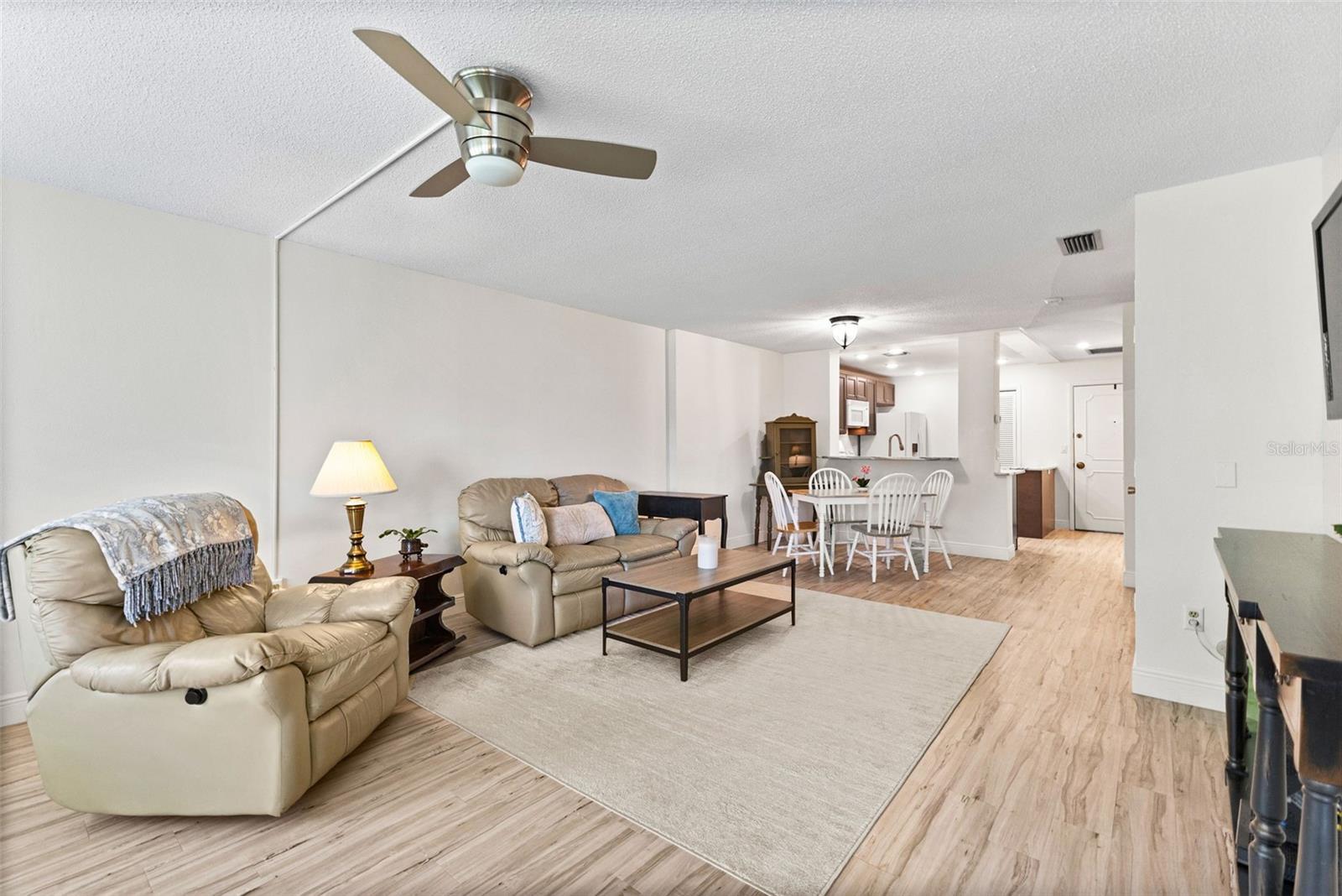 Image 9 of 40 For 100 Bluff View Drive 207b