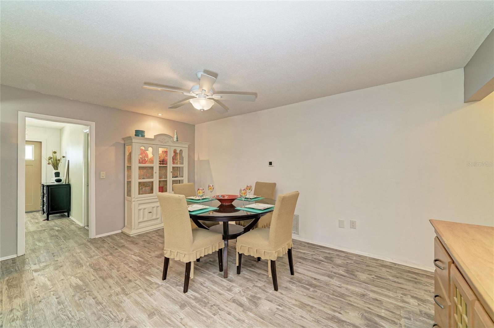 Image 16 of 51 For 3720 Allenwood Street