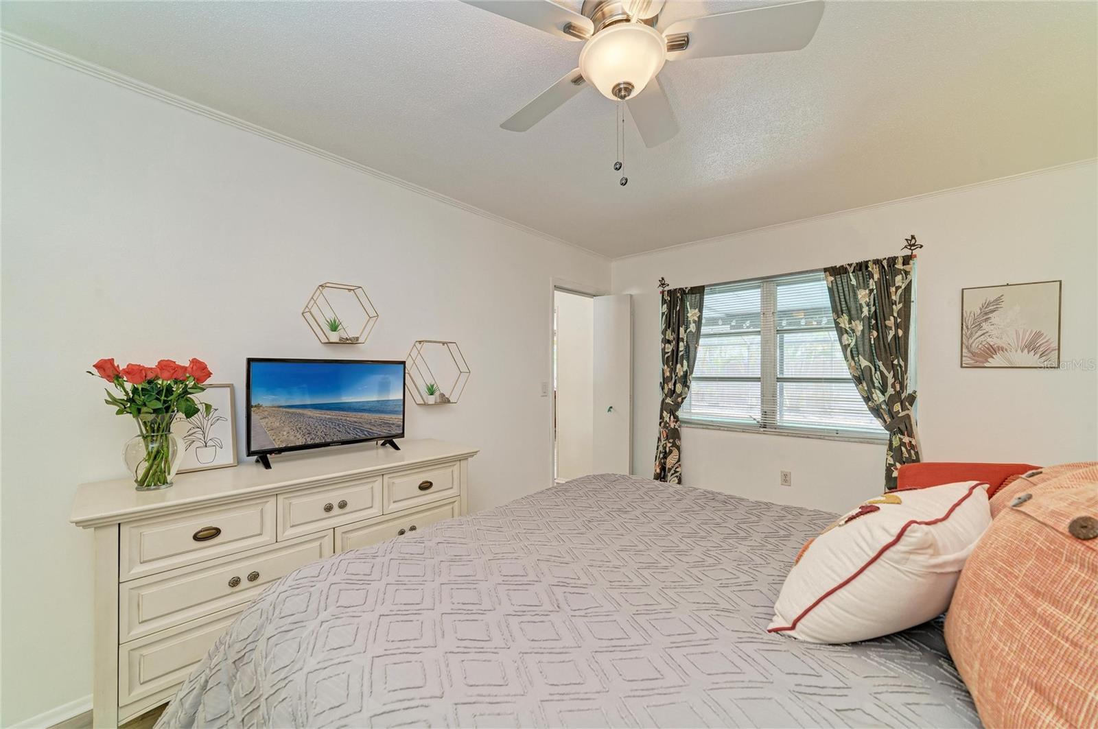 Image 32 of 51 For 3720 Allenwood Street