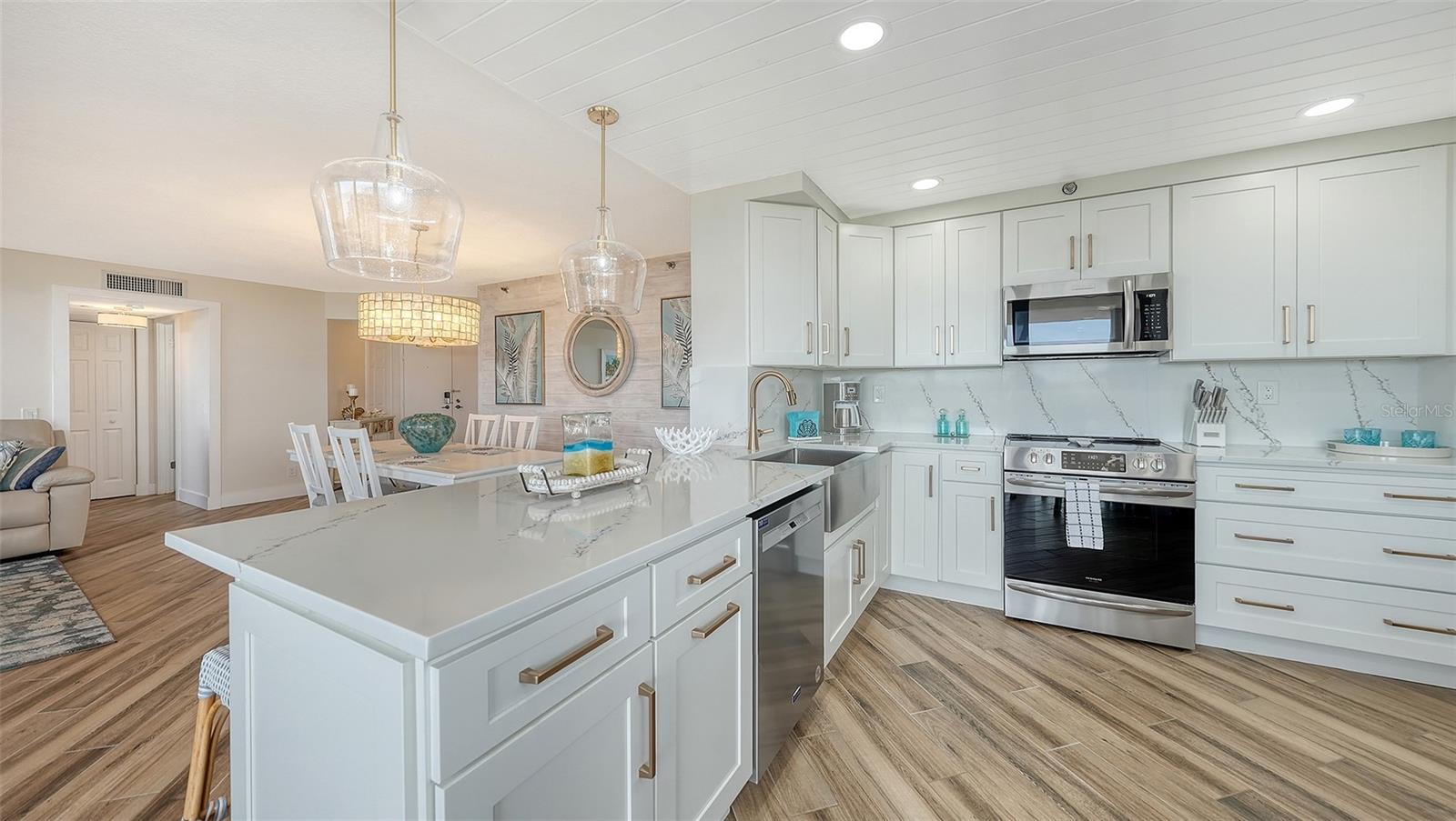 Image 8 of 76 For 6294 Bahia Del Mar Circle 804