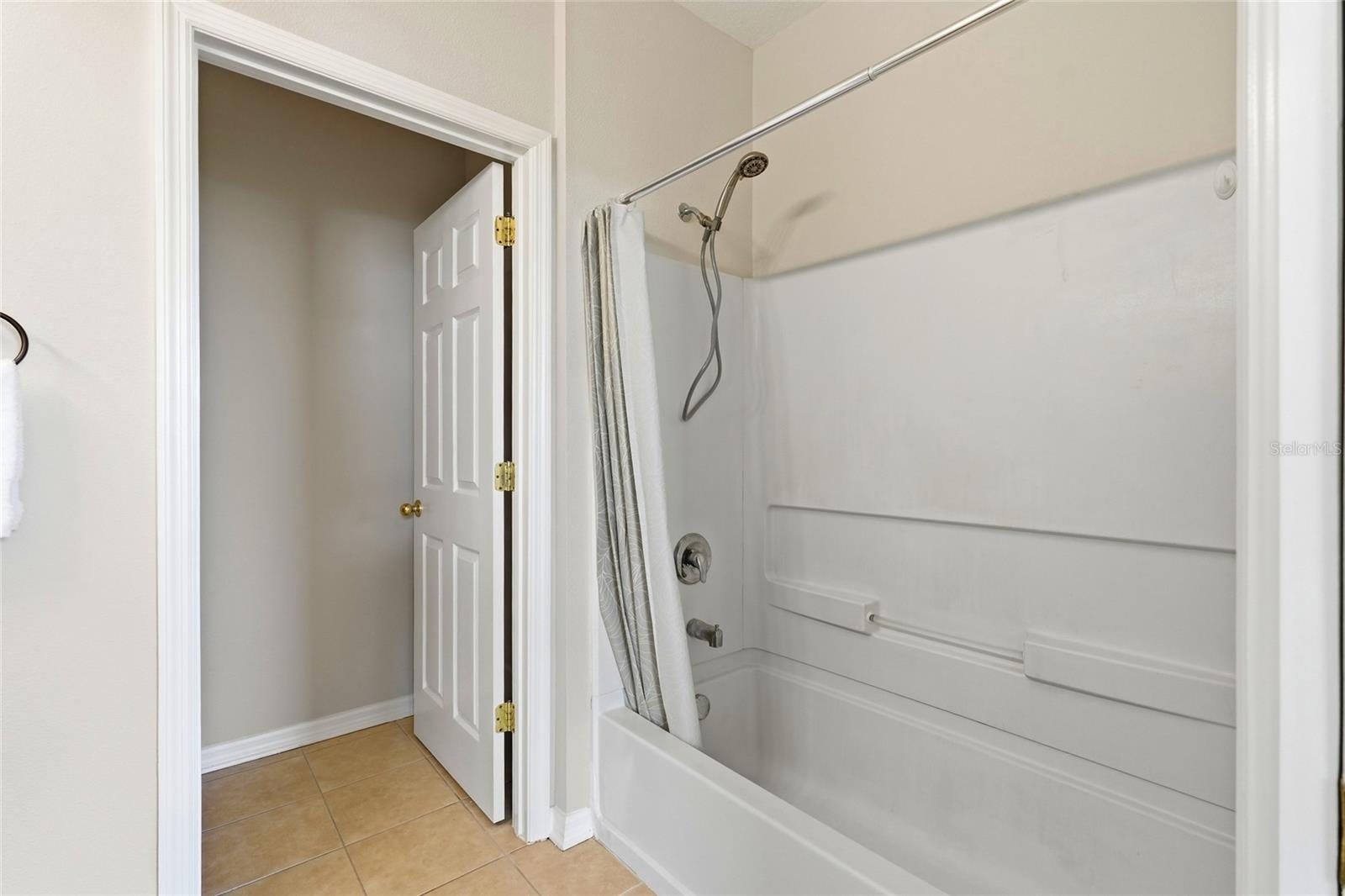 Image 21 of 35 For 1386 Grantham Drive