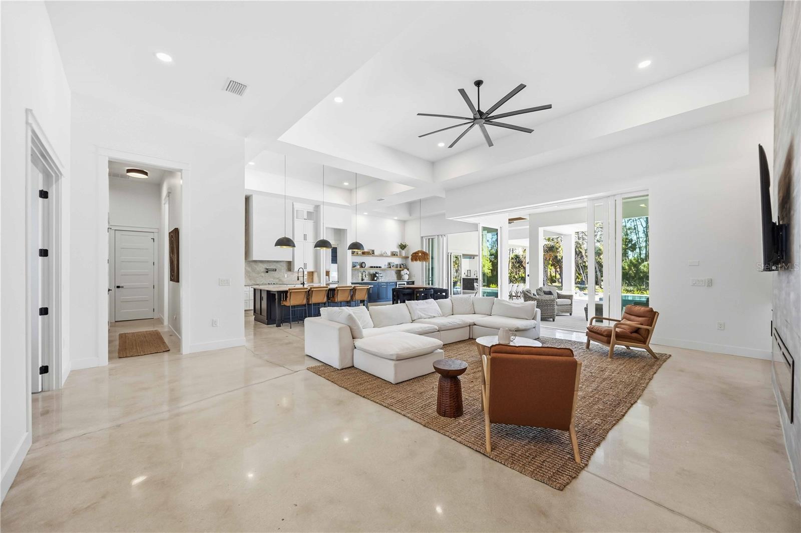 Image 10 of 86 For 143 Creek Drive Se