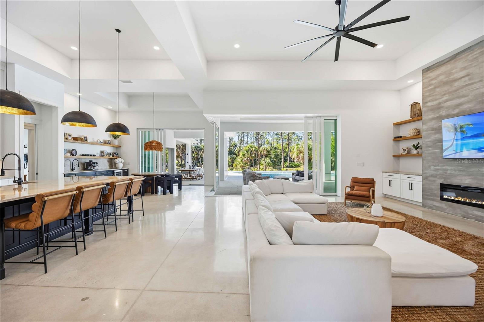 Image 11 of 86 For 143 Creek Drive Se