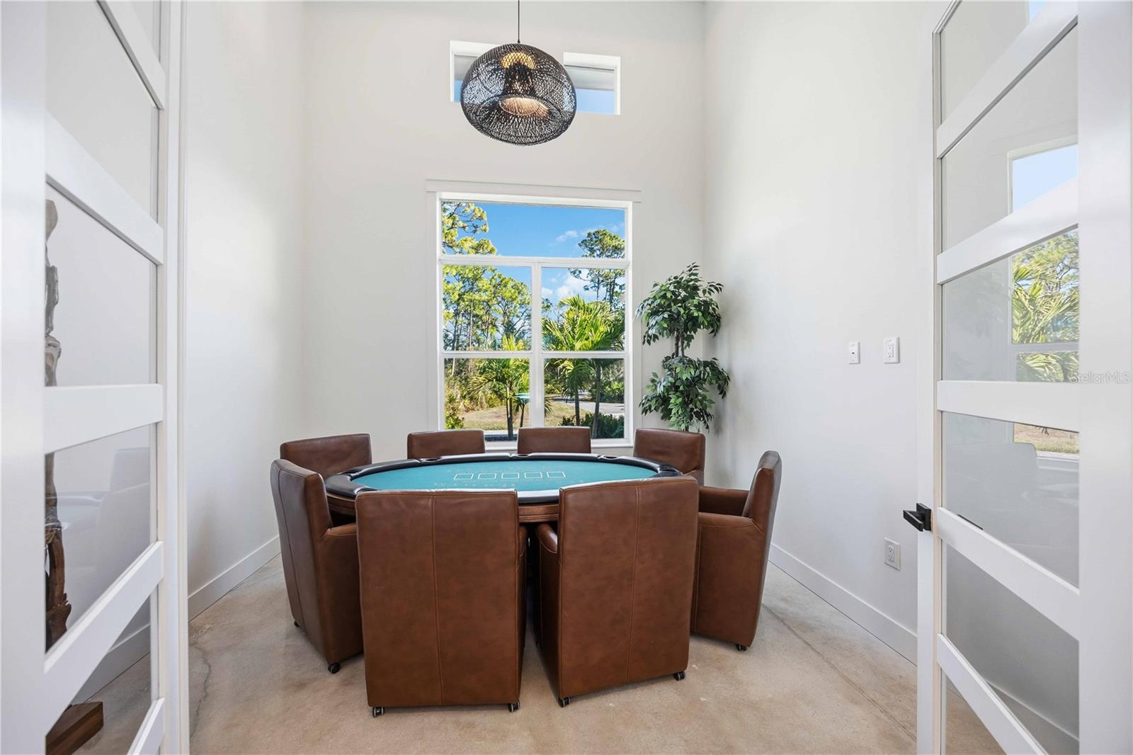 Image 23 of 86 For 143 Creek Drive Se