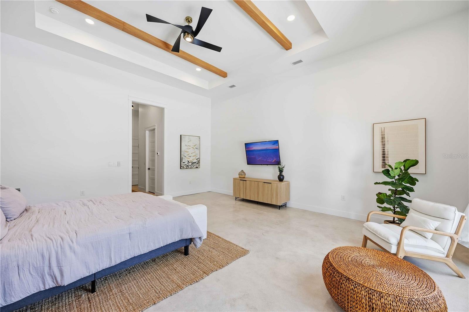 Image 30 of 86 For 143 Creek Drive Se