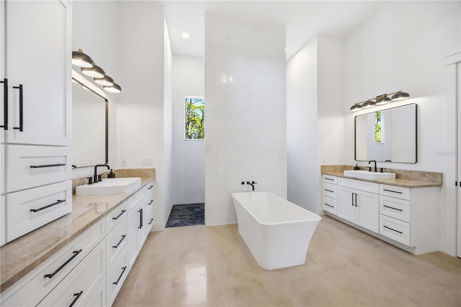 Image 35 of 86 For 143 Creek Drive Se