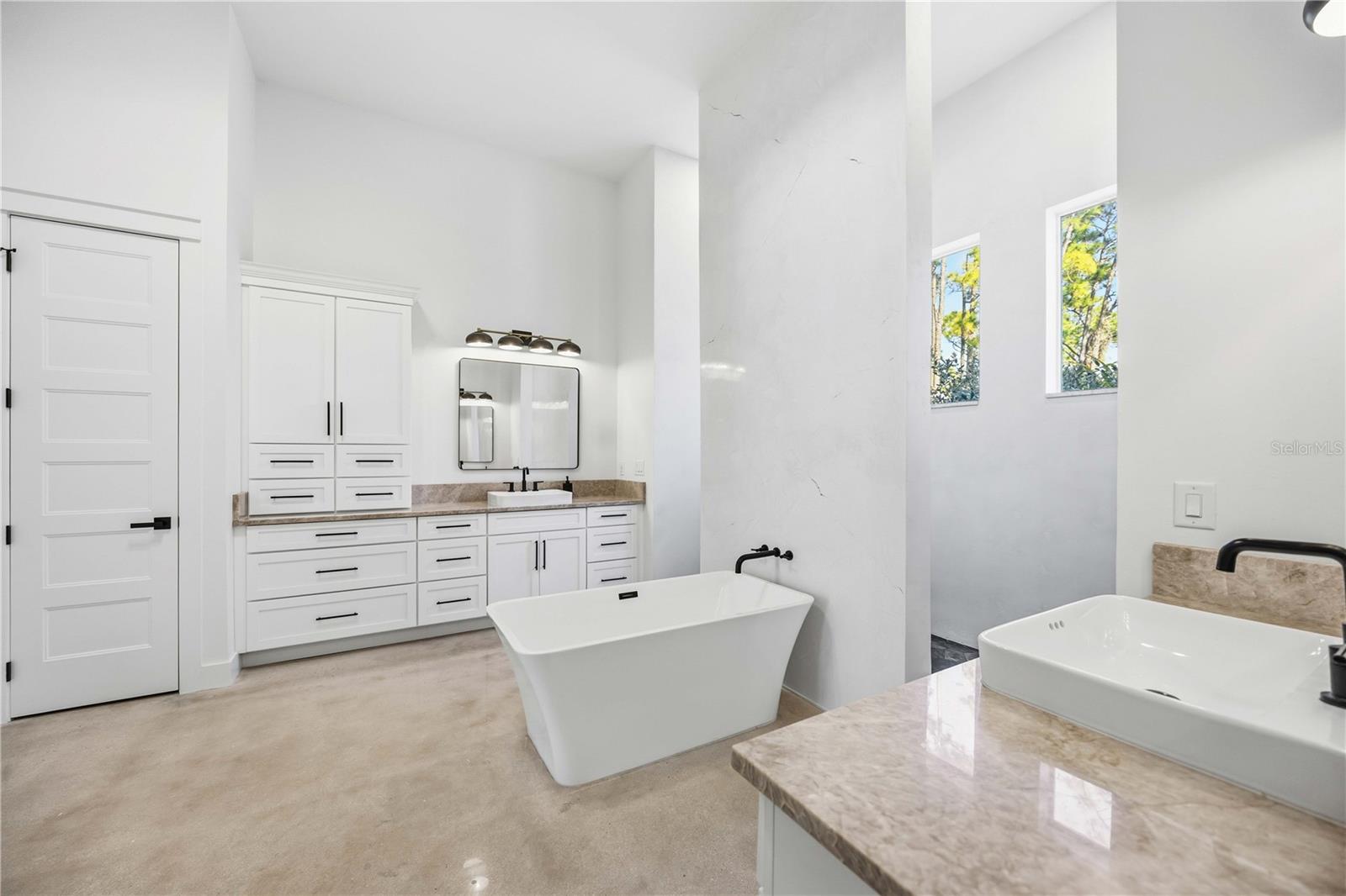 Image 37 of 86 For 143 Creek Drive Se