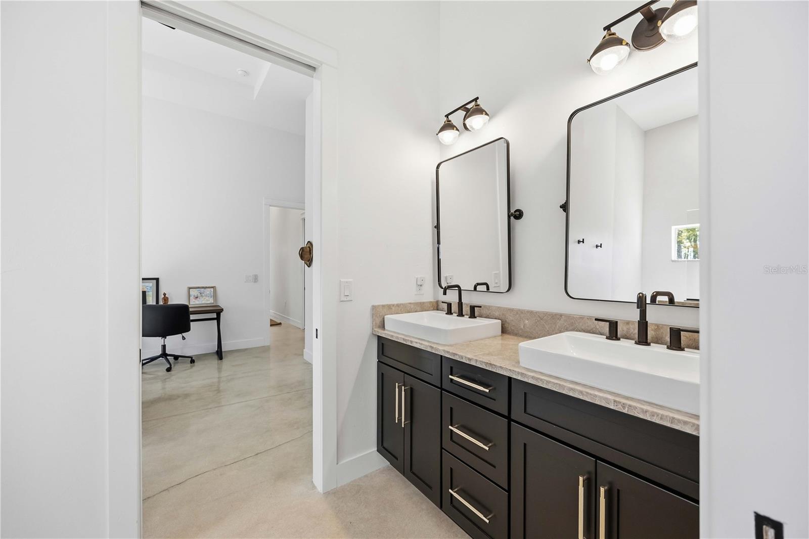 Image 44 of 86 For 143 Creek Drive Se