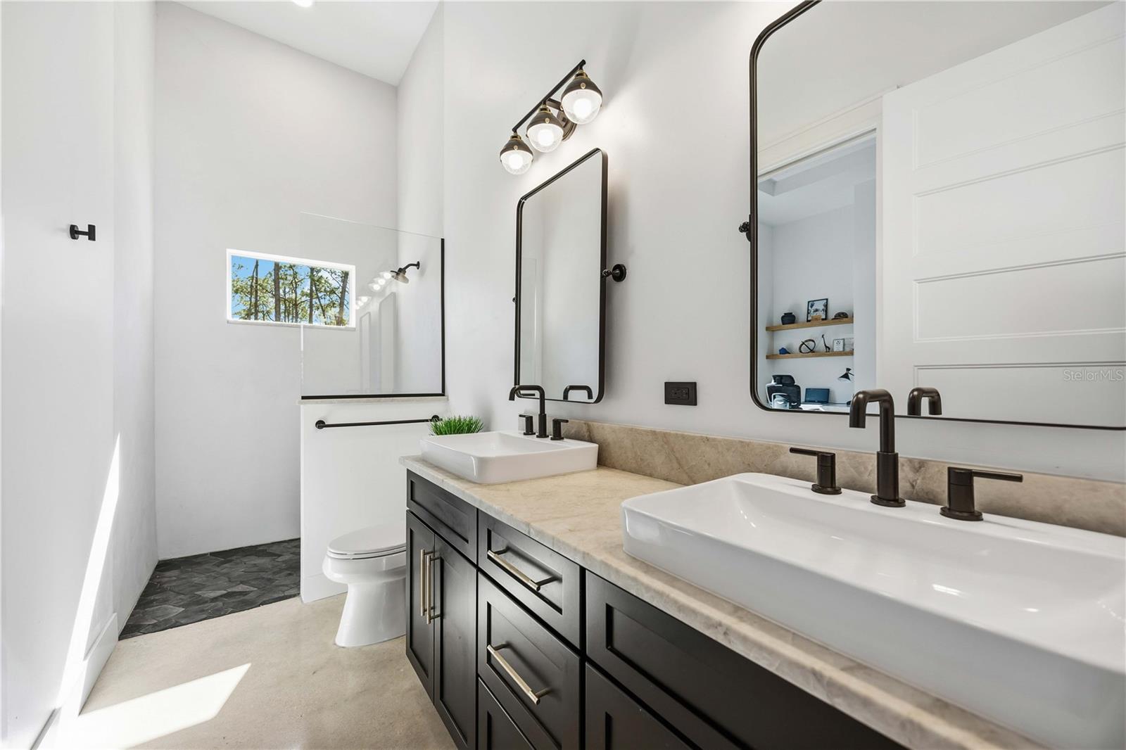 Image 54 of 86 For 143 Creek Drive Se