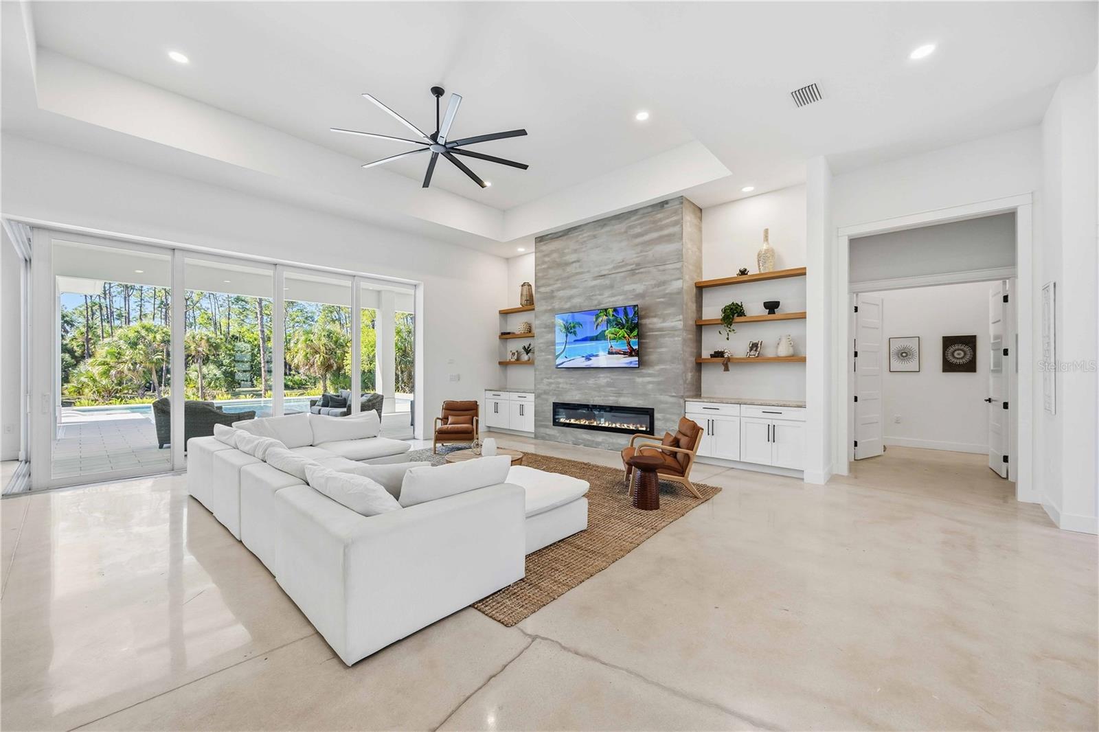 Image 7 of 86 For 143 Creek Drive Se