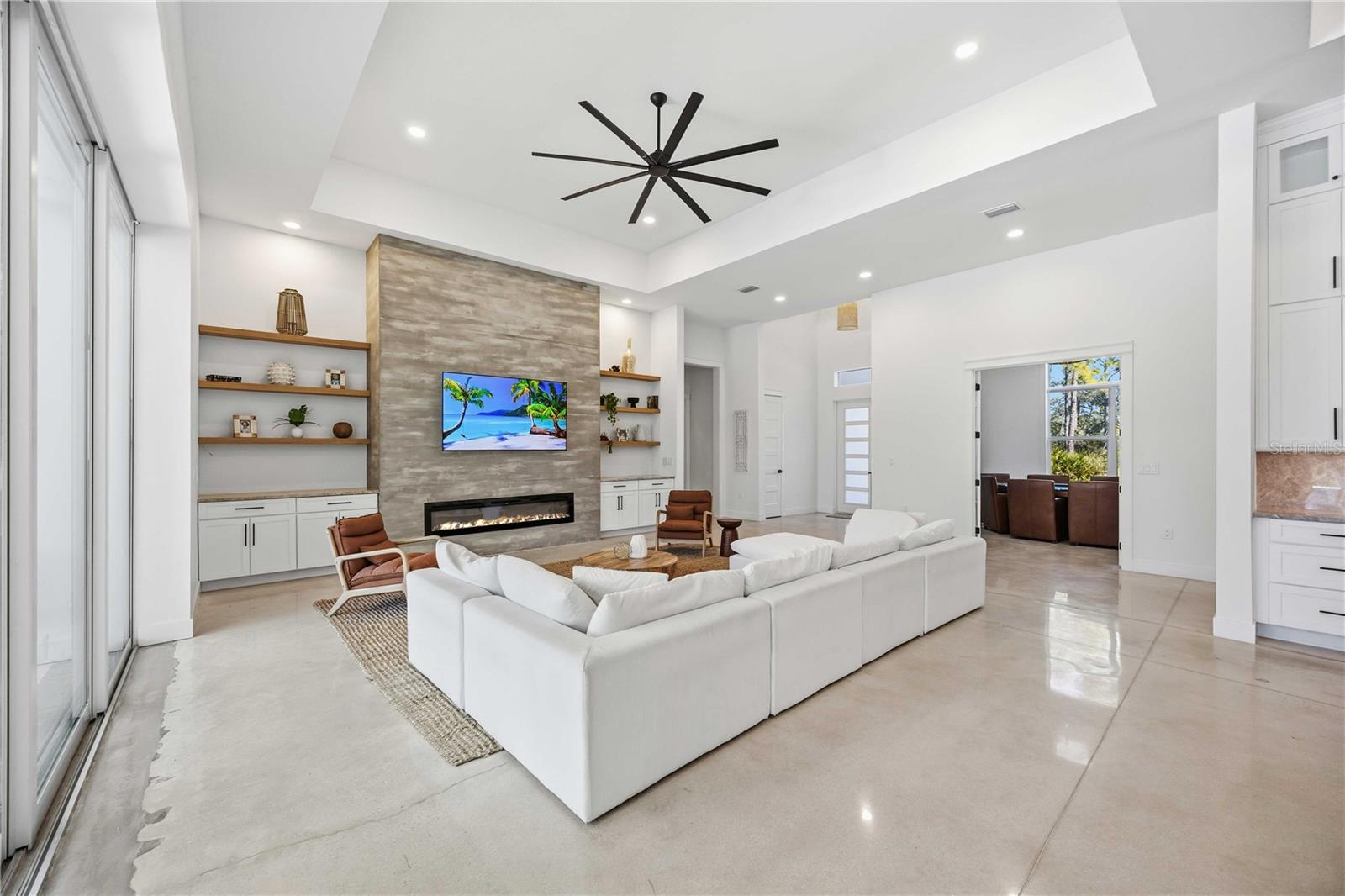 Image 8 of 86 For 143 Creek Drive Se