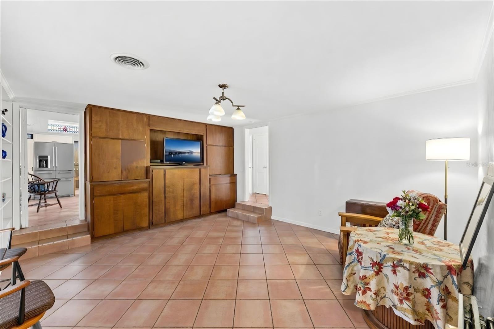 Listing photo id 10 for 1790 Bay Shore Drive