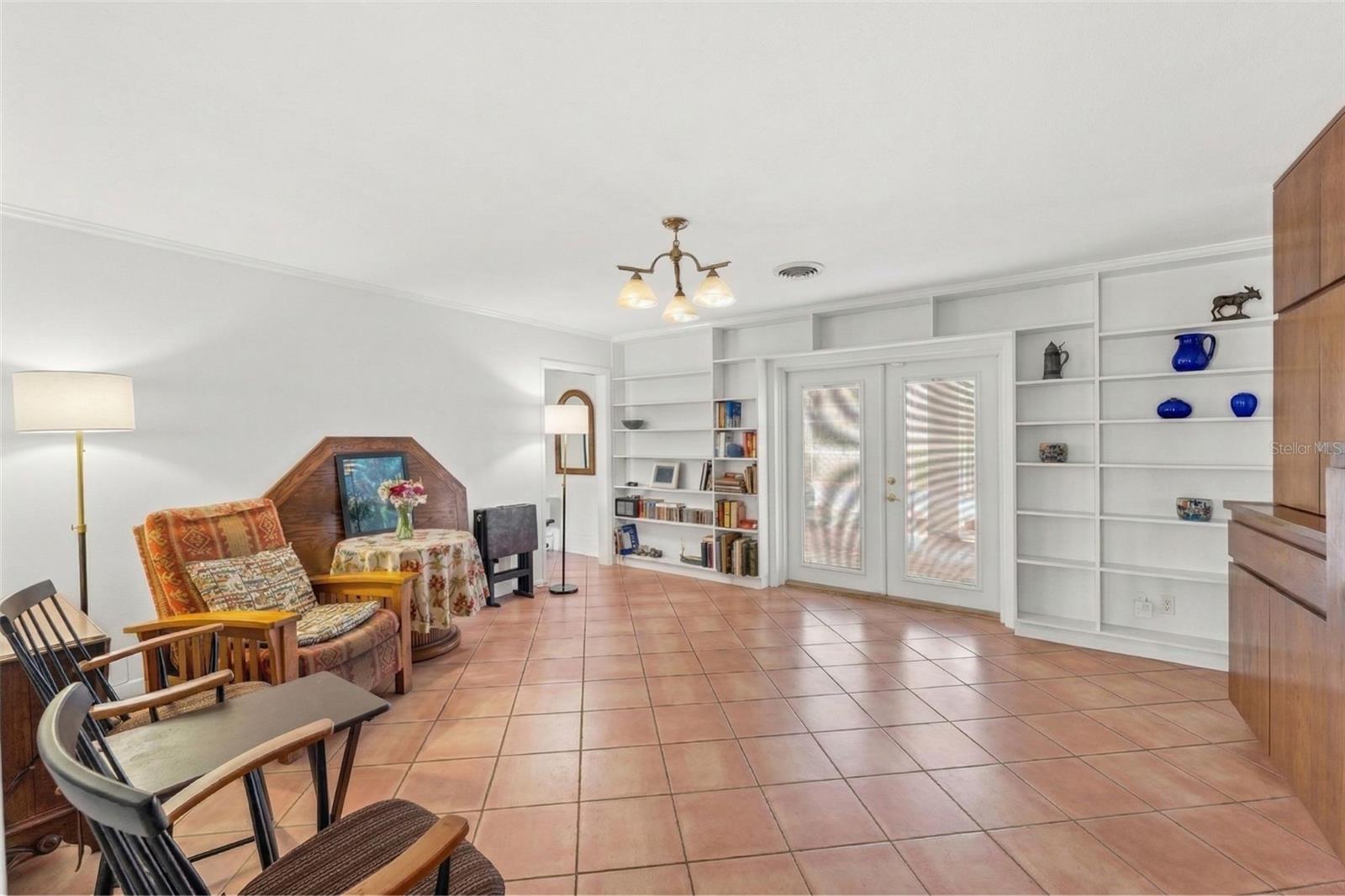 Listing photo id 11 for 1790 Bay Shore Drive