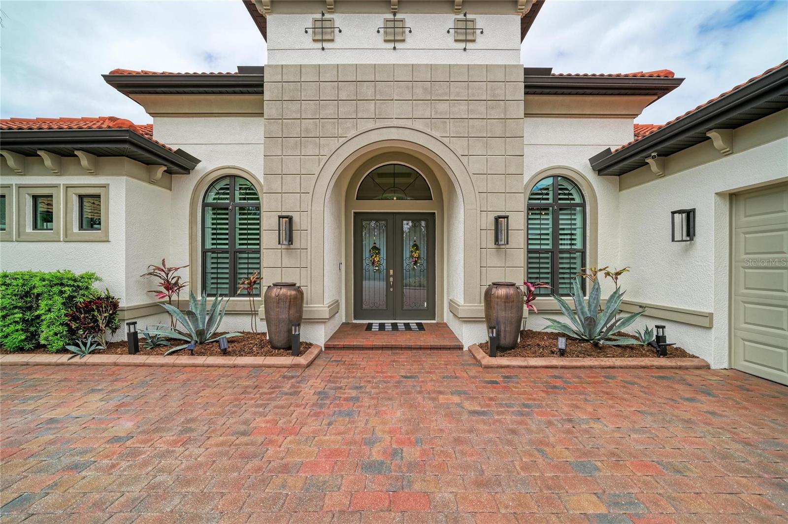 Image 10 of 100 For 296 Maraviya Boulevard