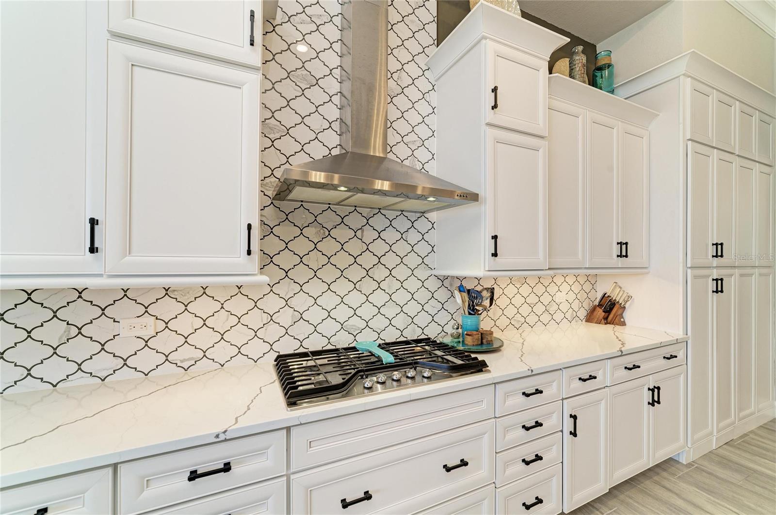 Image 40 of 100 For 296 Maraviya Boulevard