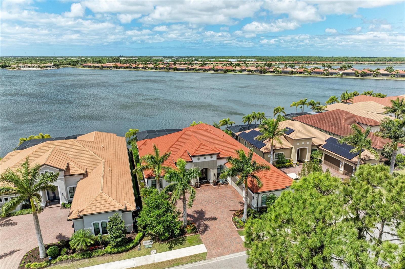 Image 6 of 100 For 296 Maraviya Boulevard