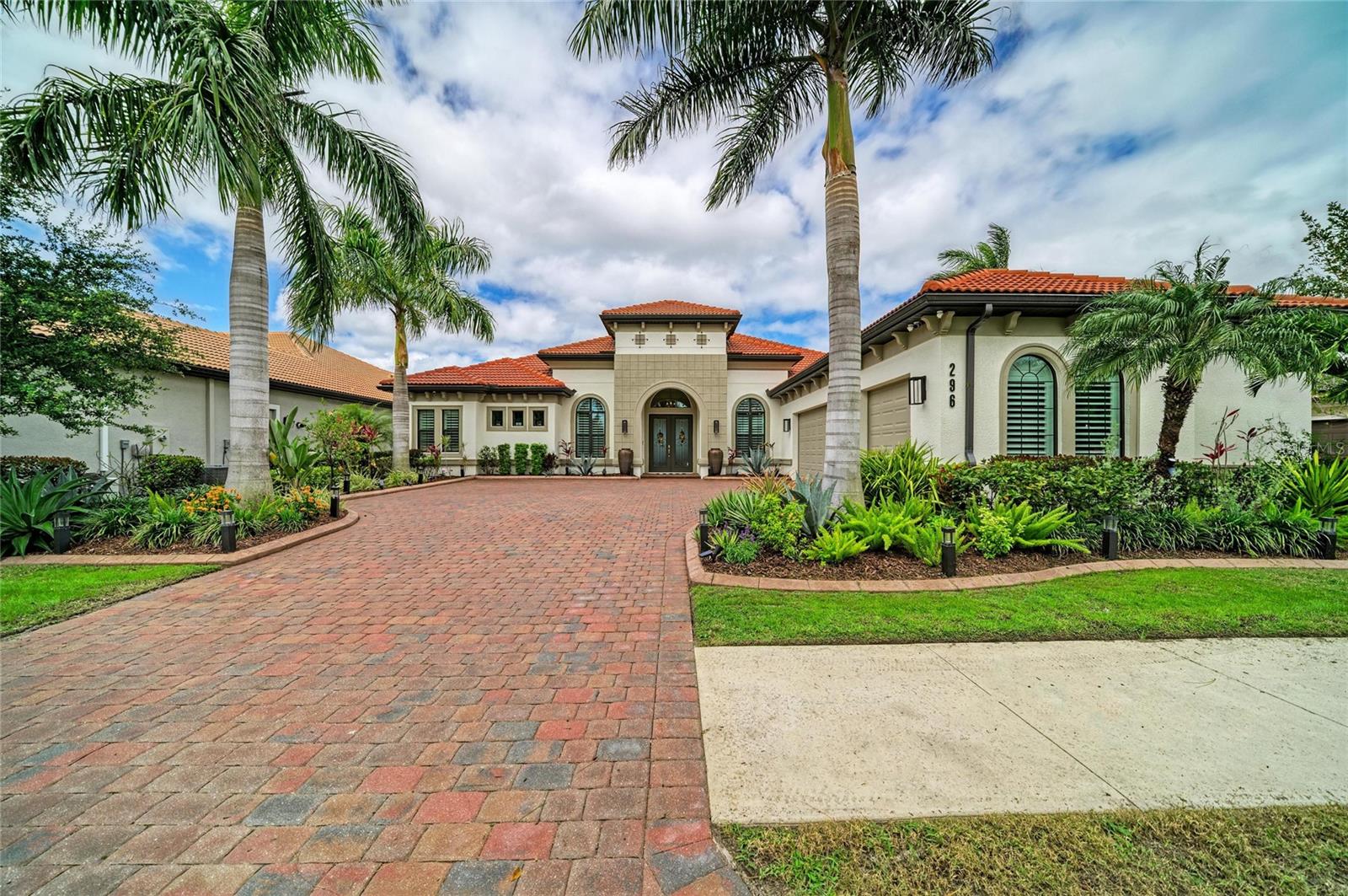 Image 7 of 100 For 296 Maraviya Boulevard