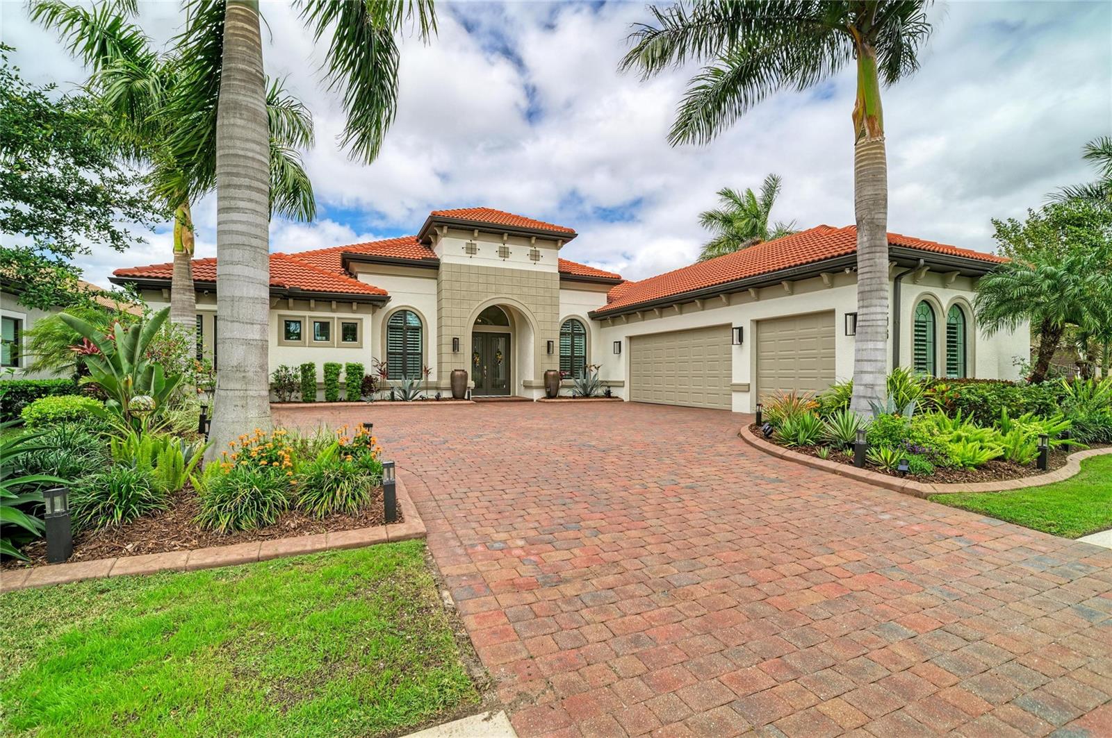 Image 8 of 100 For 296 Maraviya Boulevard