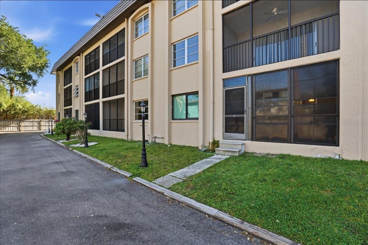 Image 29 of 30 For 3700 Osprey Avenue 115