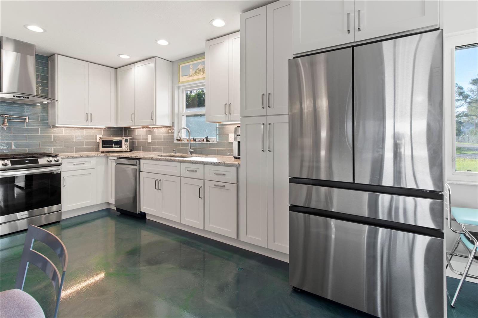 Image 12 of 33 For 2101 27th Avenue Boulevard W