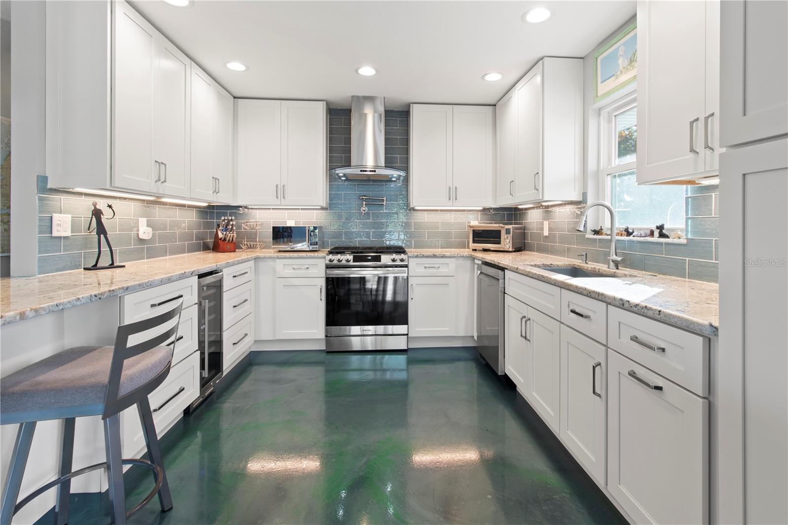 Image 13 of 33 For 2101 27th Avenue Boulevard W