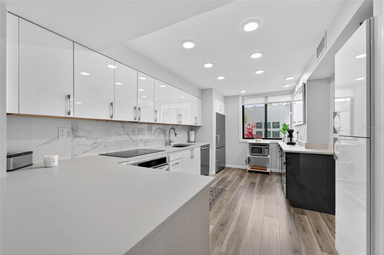 Image 10 of 64 For 828 Bayport Way 828