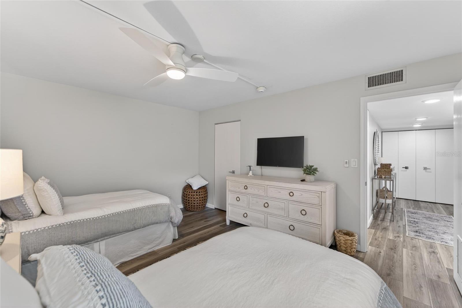 Image 36 of 64 For 828 Bayport Way 828