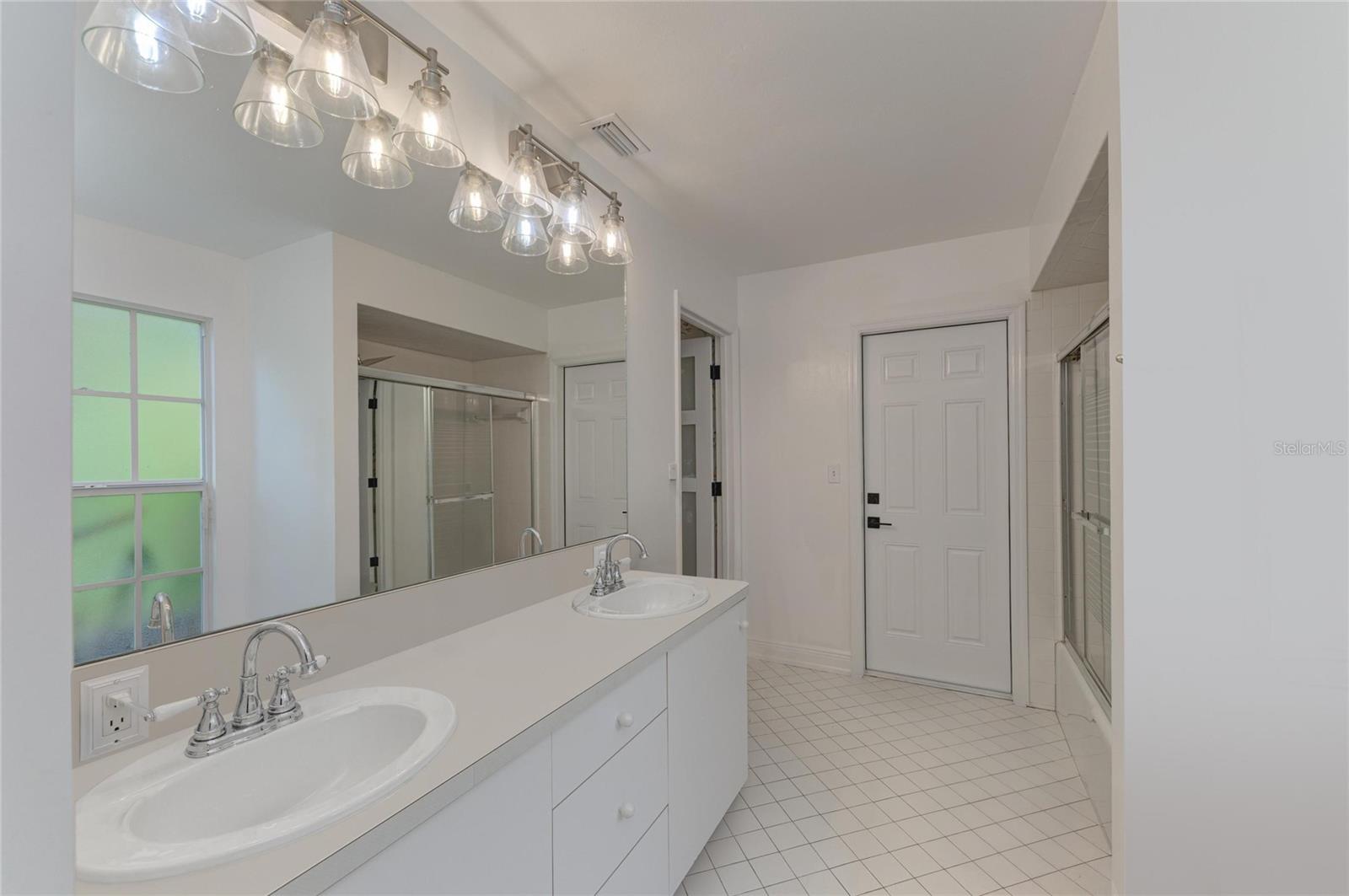 Listing photo id 9 for 315 Park Boulevard S