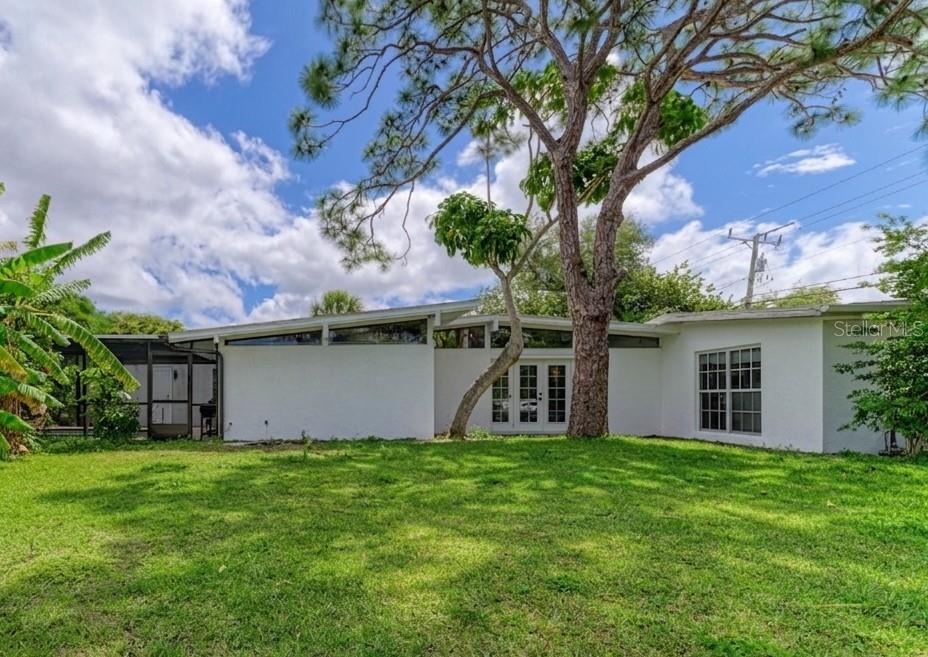 Listing photo id 1 for 315 Park Boulevard S