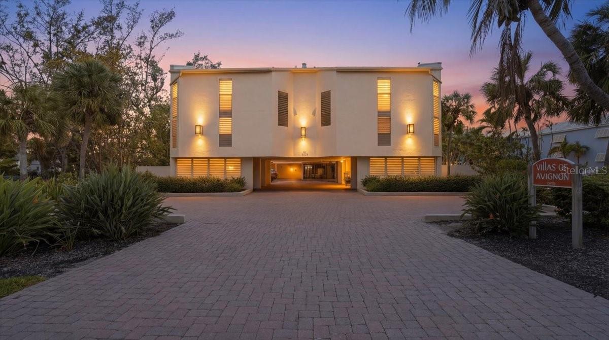 Image 2 of 44 For 5611 Gulf Of Mexico Drive 3