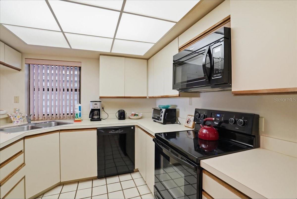 Image 23 of 44 For 5611 Gulf Of Mexico Drive 3