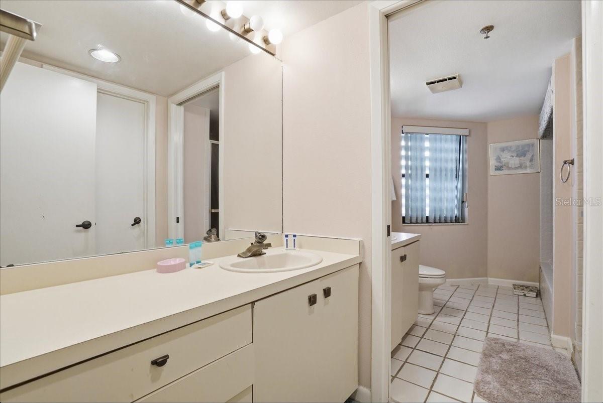 Image 32 of 44 For 5611 Gulf Of Mexico Drive 3