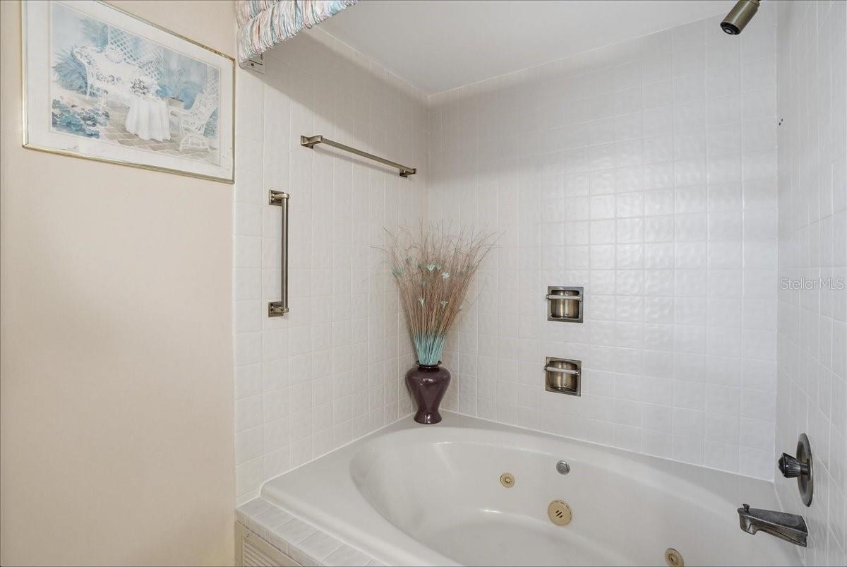 Image 34 of 44 For 5611 Gulf Of Mexico Drive 3