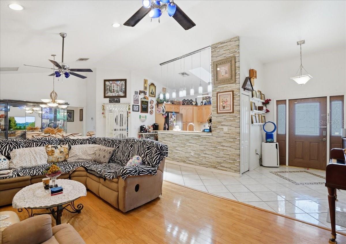 Image 10 of 47 For 6993 Manniz Road