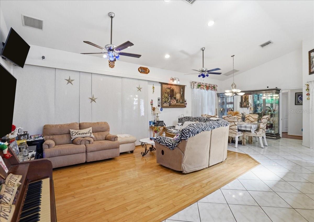 Image 6 of 47 For 6993 Manniz Road