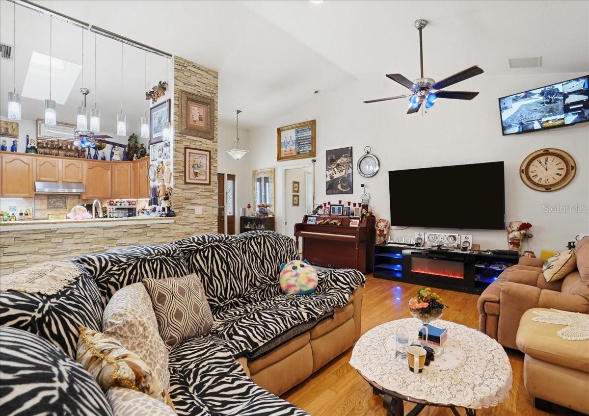 Image 8 of 47 For 6993 Manniz Road