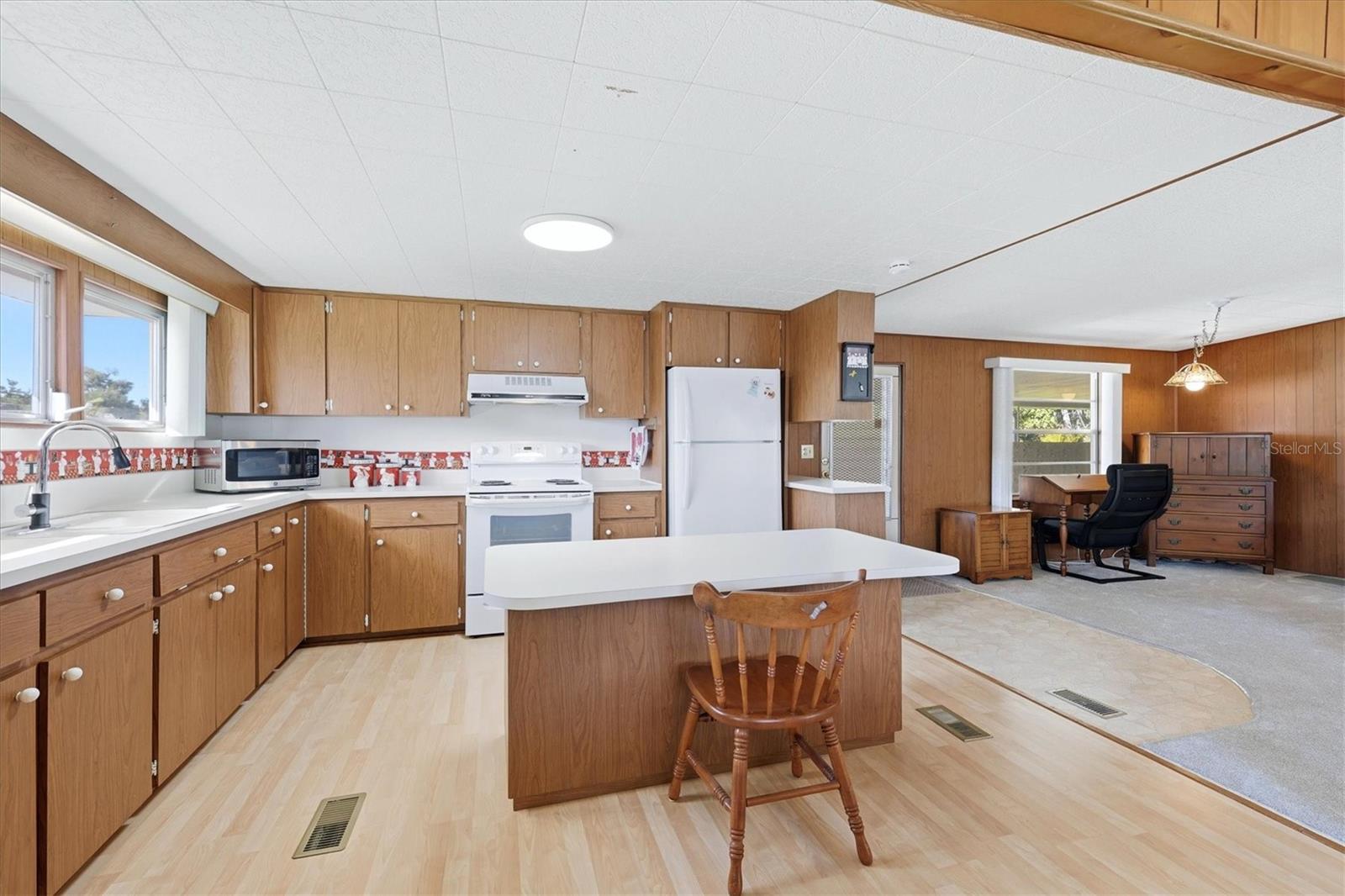 Image 11 of 48 For 1419 41st Avenue E