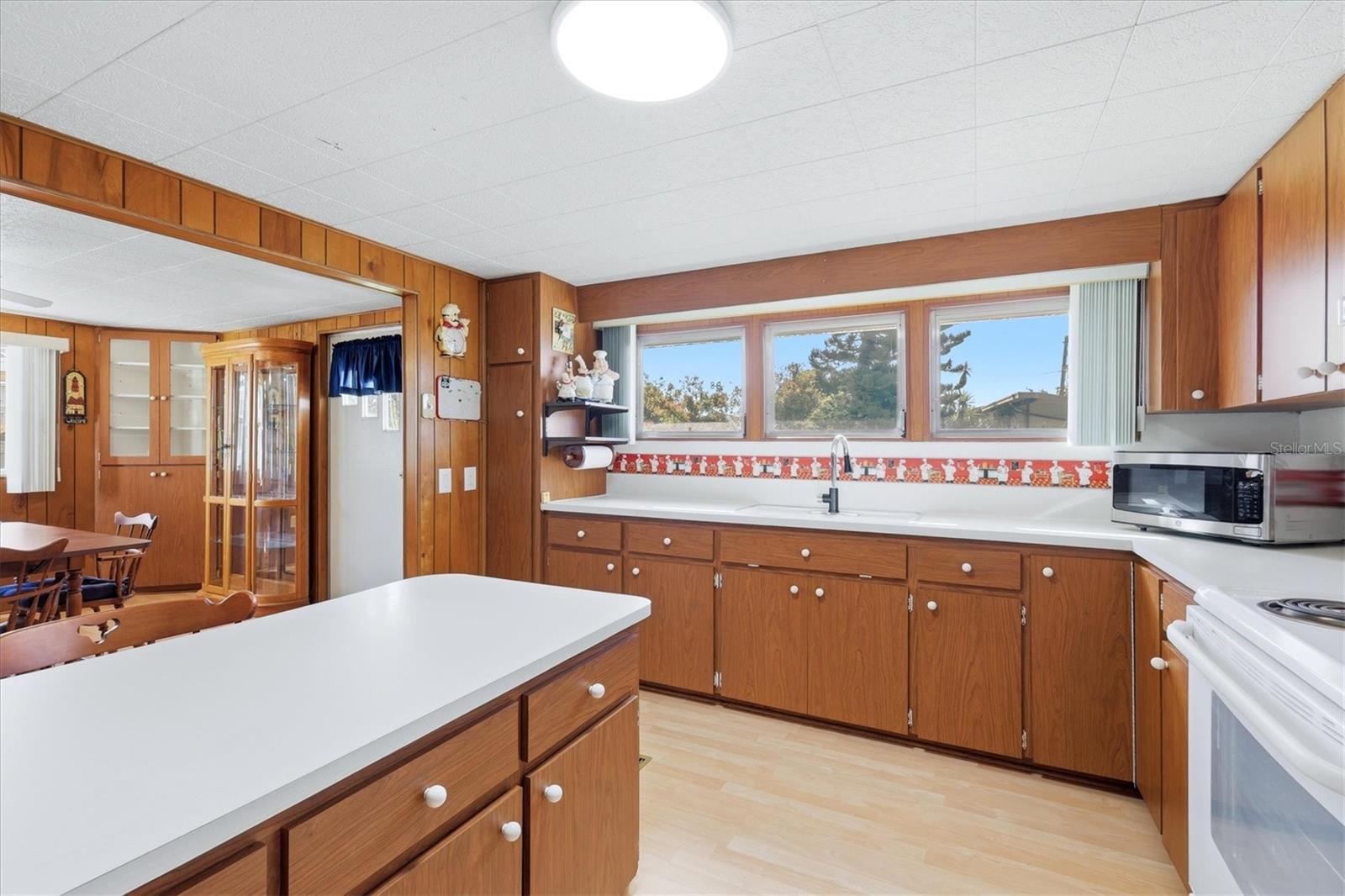 Image 12 of 48 For 1419 41st Avenue E