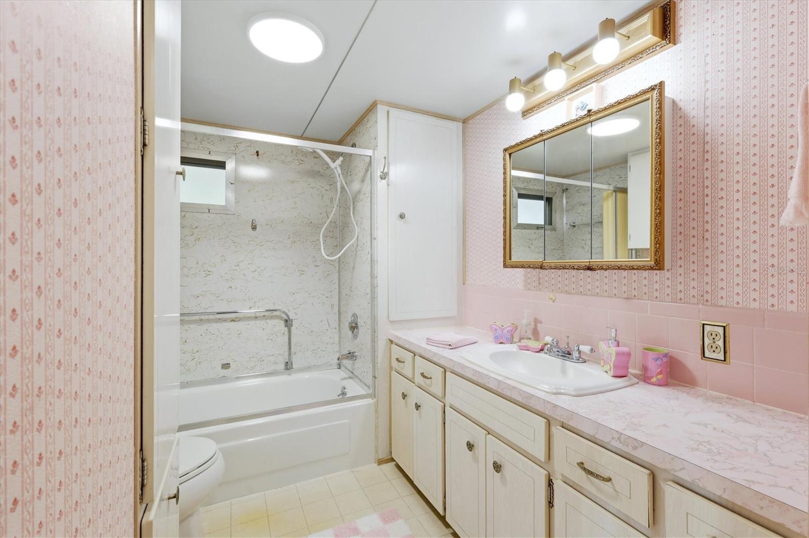 Image 19 of 48 For 1419 41st Avenue E